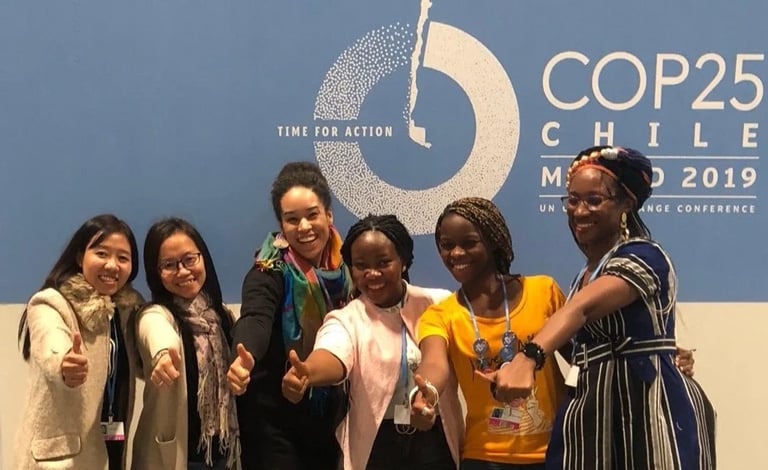 Leaders from Rwanda, Liberia, Laos and Burkina Faso with their thumbs up