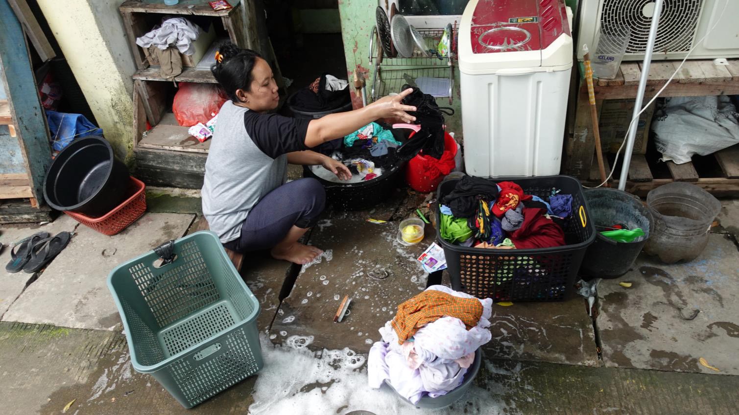 An unexpected cooperative project to lighten women's pandemic clothes-washing burden - Vimarsana News