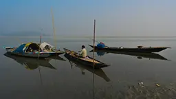 Small-scale fisheries at the Brahmaputra.