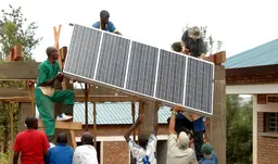 Installing solar panels in Rwanda. Photo: Solar Electric Light Fund (SELF)