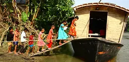 Community-based adaptation in Bangladesh. Photo: G.M.B. Akash/PANOS