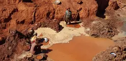 Small-scale gold miners in Madagascar. Photo: Global Environment Facility
