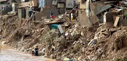 Flooding in a Manila slum particularly affects street and slum children (Photo: Jörg Dietze/SuSanA Secretariat via Creative Commons http://creativecommons.org/licenses/by/2.0/)