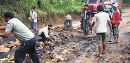 A dilapidated road is repaired in the West Khasi Hills district of Meghalaya, India (Photo: Rikynti Marwein via Creative Commons http://creativecommons.org/licenses/by/2.0/)