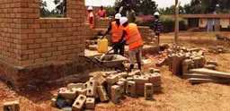 Demonstrating the use of alternative building materials at the Jinja Building Materials Training Centre, Uganda. (Photo: David Dodman)