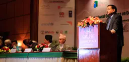 IIED senior fellow Saleemul Huq announces the Kathmandu Declaration to delegates at CBA8 in Nepal in April 2014 (Photo: Stephanie Andrei)