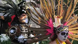 Dancing at the Dia de Los Muertos festival, which incessant rainfall spoiled in Mexico this year (Photo: Richard Cawood)