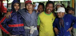 A group of miners who are working the Kawa Ijen volcano in Java, Indonesia. The miners carry sulfur down the volcano and to the processing centre where the sulfur is weighed and the miner is paid (Photo: Adam Cohn, Creative Commons, via Flickr)