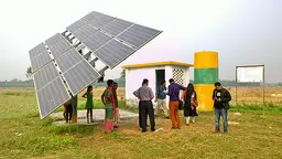 Solar-powered irrigated water pumps such as this one in Bangladesh can help villagers cope with unreliable rainfall patterns (Photo: Neha Rai/IIED)