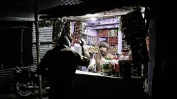 A vendor in India uses energy produced by a micro-grid funded by SunFunder (Photo: Sameer Halai/SunFunder)