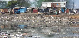 Old Fadama, Ghana: health conditions in many low-income and informal settlements will be worsened further by rising temperatures and changing rainfall patterns (Photo: David Dodman/IIED)