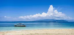 A boat near Fiji. Tourism and fishing are important industries for the Pacific nation of Fiji. Both of these economically important sectors depend on effective marine conservation (Photo: Sam Gao, Creative Commons via Flickr)