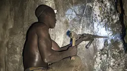 A London workshop heard about the human stories of gold mining from artisanal and small-scale miners in Tanzania (Photo: Brian Sokol/Panos Pictures)
