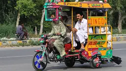Three-wheeler vehicles known as Quinqis are a popular and cheap method of transport in Karachi, but they cause considerable congestion (Photo: Carol Mitchell, Creative Commons via Flickr)
