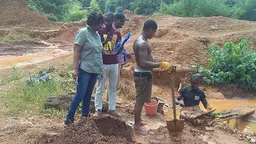 Members of the Learning and Leadership Group, Georgette Sakyi-Addo and Collins Oppong, observe artisanal and small-scale miners in Tarkwa, Ghana (Photo: Gabriela Flores)