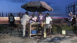 Chris at his roadside food stall. His day starts at 4pm and lasts until 10pm (Photo: Sven Torfinn/Panos. Pictures for IIED and Hivos)