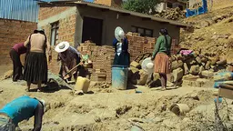 An image showing local people building a house in a slum in Bolivia, where Shack Dwellers International has worked with authorities. Many Latin American cities are leading the way in working with community organisations (Photo: Shack Dwellers International, Creative Commons, via Flickr)