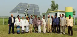 On a field trip to Dhamrai, course participants learned about the typical costs for installing and operating solar irrigation pumps to provide off-grid irrigation. (Photo: ICCCAD, Creative Commons via Flickr)