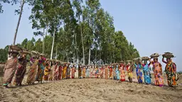 An image showing a group of women from Tongaradha village, Bangladesh, who saved more than 2,000 hectares of land and 500 households from flooding by rebuilding a 12km embankment and a 5km road. GCF money should be used for such innovative, community-driven projects in poor countries that will drive long-term change (Photo: WFP/Rein Skullerud, Creative Commons, via Flickr)