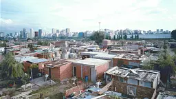 Buenos Aires, Argentina: luxury skyscrapers contrast with a shanty town of small brick dwellings with aluminium roofs. It is estimated that 10 per cent of the city's population lives in informal settlements (Photo: Mark Edwards/IIED)