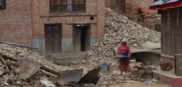 Clearing up after the 2015 Nepal earthquake. Women and children, the elderly and people living in informal settlements may be especially vulnerable in an urban crisis (Photo: anjetika, Creative Commons via Flickr)