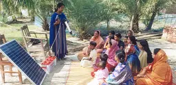 Women learning how to install and maintain solar home systems in the rural town of Bogra, northern Bangladesh (Photo: ILO, Creative Commons via Flickr)