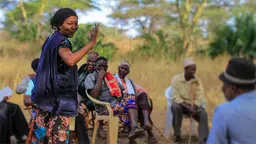 Learning route participants interact with local communities in Isiolo, Kenya (Photo: Timothy Mwaura/CGIAR)