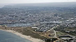 Lagos in 2010. Under different scenarios, Lagos could have 61 million inhabitants in 2100, or over 100 million (Image: Ricardo Gomes, Creative Commons, via Flickr)