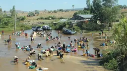 Artisanal and small-scale miners in Madagascar show the dynamic nature of the sector (Photo: Fitsum Weldegiorgis/IIED)