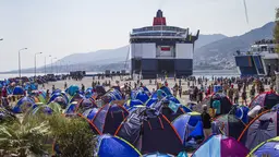 The influx of migrants and refugees onto the island of Lesbos was met with an influx of responders from various sectors who often did not effectively collaborate early on in the response (Tyler Jump/International Rescue Committee)