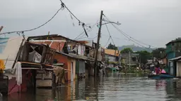 Informal settlements around Laguna Lake near Manila in the Philippines (Photo: Arlynn Aquino EU/ECHO, Creative Commons via Flickr)
