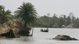 At least 339 people were killed and more than 1 million left homeless across Bangladesh and India after Severe Cyclonic Storm Aila in 2009. This photo shows flooded houses and a burst embankment in Sundarbans, in West Bengal, India (Photo: William Lee-Wright, Creative Commons, via Flickr)