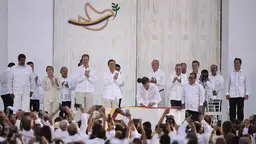 Colombia's government and left-wing insurgents sign a historic agreement ending 52 years of conflict. Some commentators suggest the peace process has opened the way for major progress on the SDGs (Photo: Gobierno de Chile, Creative Commons via Wikimedia)