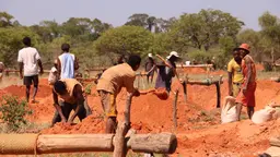 The Bekily sapphire site is located in the commune of Ambinany, in Toliara, bordering the National Park of Zombitse-Vohibasia (Photo: Andry Rabemanantsoa/GIZ PAGE Madagascar)