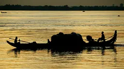 Small-scale fishing in Cambodia (Photo: WorldFish/Jamie Oliver, Creative Commons via Flickr)