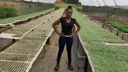 A young woman in a greenhouse (Photo: Tamara Kaunda)