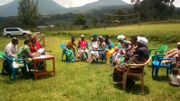 Community members at Mgahinga National Park, Uganda discuss the Social Assessment for Protected and Conserved Areas methodology (Photo: Rob Small)