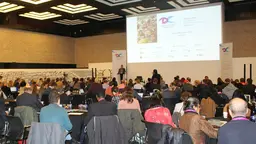 A large number of participants listen to a speech