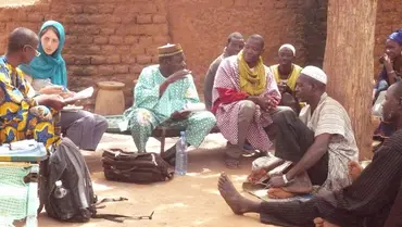 Farmers and administrators discuss land issues 