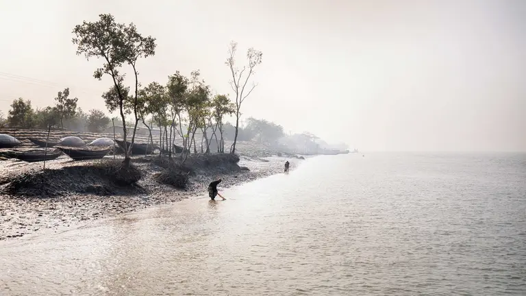 Two people by the sea shore