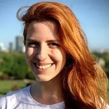 Head and shoulders photo of Thaisa Comelli.