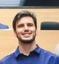 Head and shoulder photo of Gustavo de Araújo Barros.