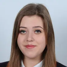 Head and shoulders photo of Roxana Vaduva.