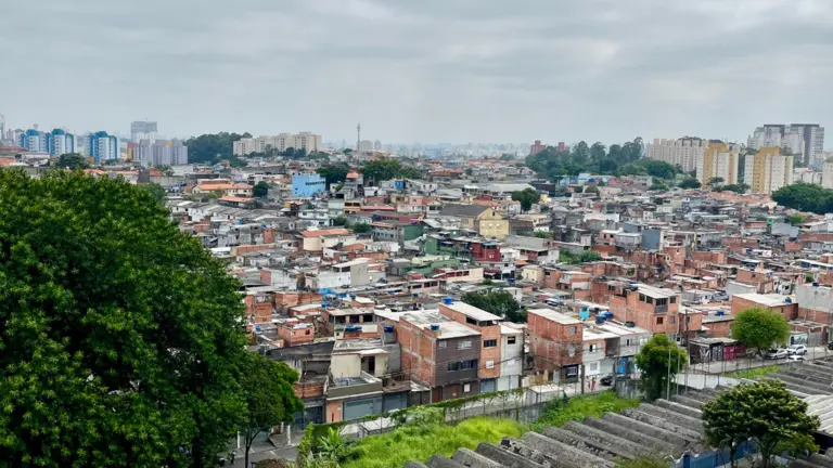 Aerial view of São Paulo, with hills in the foreground. 