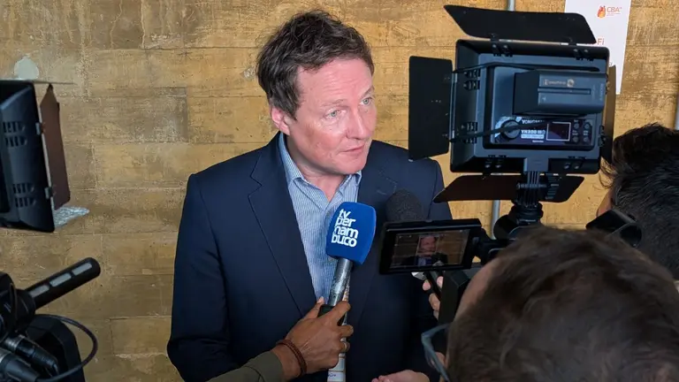 Tom Mitchell, director of IIED, speaking with the press at CBA19.