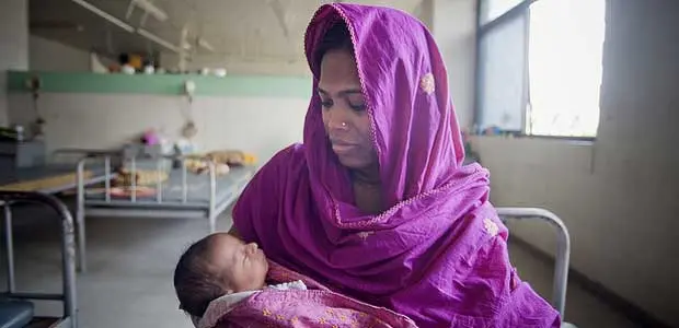 A mom and her newborn baby at the Maternal & Child Health Training Institute in Dhaka, Bangladesh. 