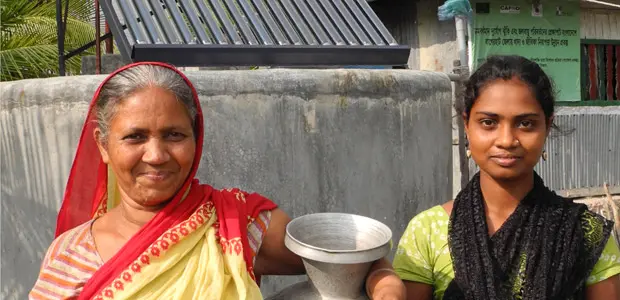 Collecting water from a solar-based purification system supplied by CAFOD. Chila Union, Mongla District, Bangladesh. Photo: Photo: Paula Nyunt / CAFOD
