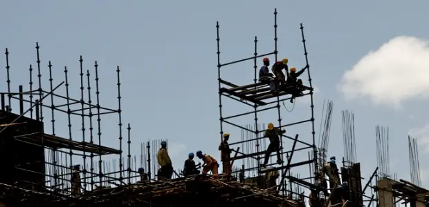 Construction workers build a hotel in Ethiopia’s capital Addis Ababa. Credit: Overseas Development Institute / Antony Robbins (Creative Commons http://creativecommons.org/licenses/by-nc/2.0/deed.en_GB)