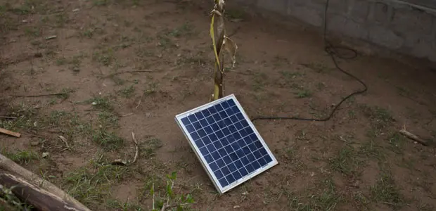 A village in North Sri Lanka benefits from energy provided by a solar panel (Photo: Department of Foreign Affairs and Trade, via Creative Commons http://creativecommons.org/licenses/by/2.0/)