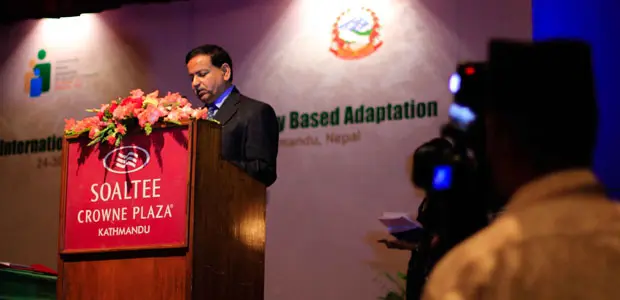 IIED senior fellow Saleemul Huq addresses the CBA8 conference (Photo: Stephanie Andrei)